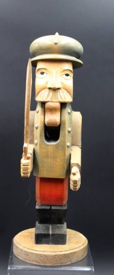 Auktion 351<br>gr. Nussknacker, Soldat, wohl Erzgebirge, H-39,5cm [1]