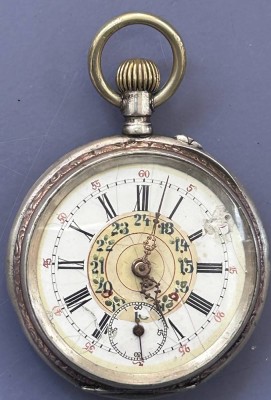 Auktion 366<br>mechan. HTU, Werk läuft, D-4,5 cm, Ziffernblatt beschädigt [1]