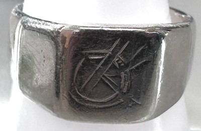 Auktion 371<br>kl. Herren-Silberring mit Initialien, RG 58 [1]