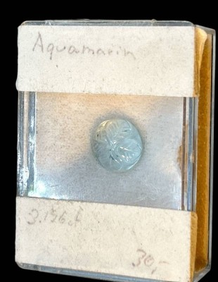 Auktion 351<br>loser Aquamarin(Beryll) in Plastikschachtel, verso Beschreibung, 3,1 ct [1]