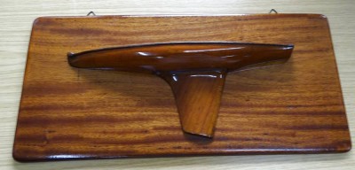 Auktion 351<br>kl. Werft-Halbmodell einer Yacht, 22x48 cm [1]