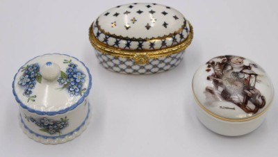 Auktion 351<br>3 diverse kleine Porzellan Schmuckdöschen , 2x Reutter 1x ungemarkt , [1]