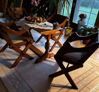 Auktion 351<br>4x Glastonbury Stühle, Eiche mit beschnitzten Rückenlehnen [1]