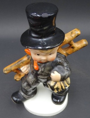 Auktion 364<br>gr. alter Schornsteinfeger von Goebel, Hut mit übermalten Glasurabplatzer, H-13 cm [1]