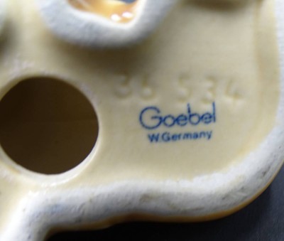 Auktion 364<br>kl. Walross von Goebel, H-4 cm, L-7 cm [1]