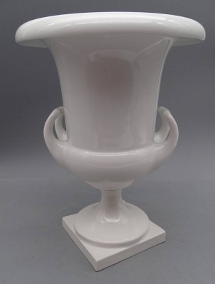 Auktion 352<br>KPM Berlin Redelsche Kratervase, Entwurf C.F.Riese 1799, Zeptermarke durchschliffen, Weissporzellan, H-30,5 cm, D-22 cm [1]
