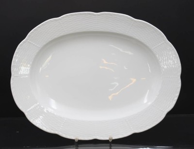 Auktion 360<br>gr. ovale Platte, KPM Berlin, Weißporzellan, 40 x 30cm [1]
