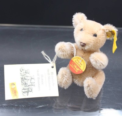 Auktion 352<br>kl. Teddy von Steiff, kompl. , ca. H-10cm [1]