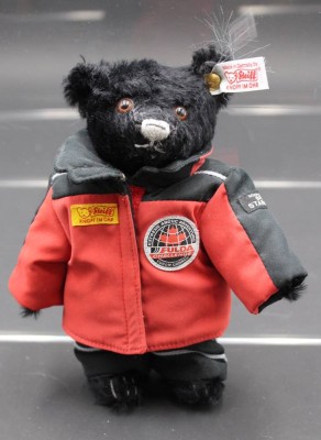 Auktion 352<br>Werbeteddy von Steiff, für Fa. Fulda, Knopf u. Fahne, H-17cm [1]