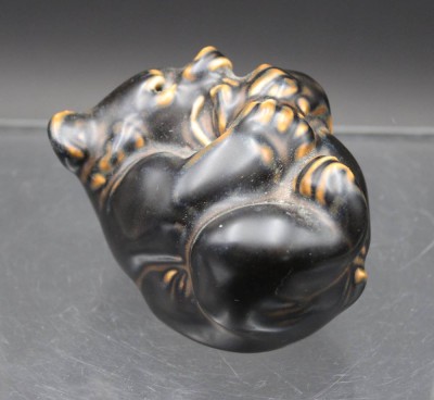 Auktion 352<br>spielender Braunbär, Royal Copenhagen, H-6cm [1]