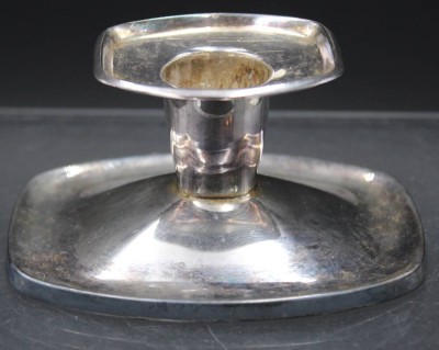 Auktion 352<br>kl. Leuchter, 830er Silber, COHR, Dänemark, gefüllter Stand,m 96,5gr., H-5cm [1]