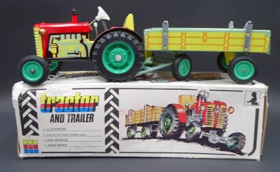 Auktion 352<br>Traktor mit Anhänger, Blech, in orig. Karton, Fa. Kaden, neuwertiger Zustand, L-33cm [1]