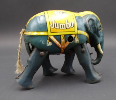 Auktion 352<br>B & S, Elefant Jumbo, Made in Germany, wohl 40/50er Jahre, Schlüsselwerk läuft (kein Schlüssel anbei), H-9,5cm B-11cm [1]