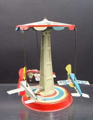 Auktion 352<br>Flugspiel, älter, Blech, Werk läuft, H-17cm D-15cm [1]