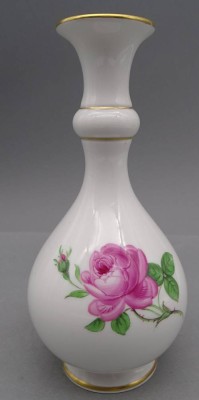 Auktion 352<br>Meissen Keulenvase, Rosenmuster, 2.Wahl, H-18 cm [1]