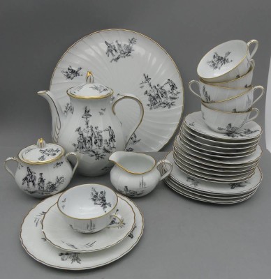 Auktion 352<br>Bernardaud Limoges Marie Antoinette Kaffeeservice Für 6 Personen, 28 Teile, mit 6 kpl. Gedecken, zusätzlich 6 Gebäckteller und Tortenplatte [1]