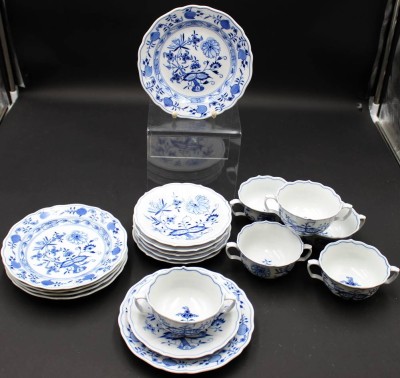 Auktion 352<br>6x Suppentassen, Meissen Schwertermarke, Zwiebelmuster, Tassen u,. 5 U.T. je mit 2 Schleifstrichen sonst 1. Wahl, Tassen H-5,4cm [1]