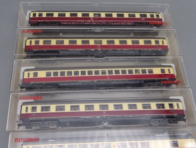 Auktion 357<br>5x Fleischmann H0 5163 etc. IC 1. Klasse Großraumwagen Apmz 121  alle in OVP [1]