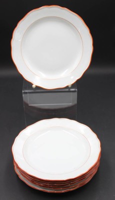 Auktion 352<br>7x flache Teller, Meissen Schwertermarke, Koralle,  je 2 Schleifstriche,  1x am Rand bestossen, D-22,2cm [1]