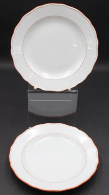Auktion 352<br>2x flache Teller, Meissen Schwertermarke, Koralle,  je 2 Schleifstriche, D-25cm [1]