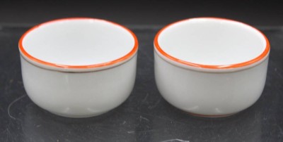 Auktion 352<br>2x Gewürzschälchen, Meissen Schwertermarke, Koralle,  je 2 Schleifstriche,  ca. H-2,7cm D-5cm [1]