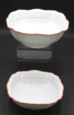 Auktion 352<br>2x Gemüseschalen, Meissen Schwertermarke, Koralle, je 2 Schleifstriche,  H-9,8cm D-26,5cm u. H-7cm D-22,5cm [1]