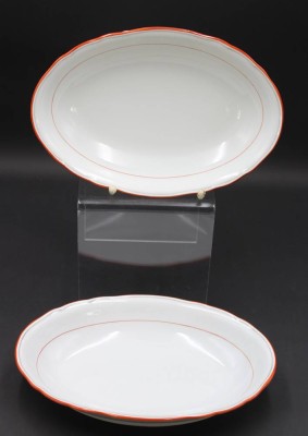 Auktion 352<br>2x ovale Schalen, Meissen Schwertermarke, Koralle, je 2 Schleifstriche , je H-4,5cm B-26,5cm [1]