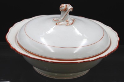 Auktion 352<br>Deckelterrine, , Meissen Schwertermarke, Koralle,  2 Schleifstriche, H-15,5cm D-26,5cm [1]
