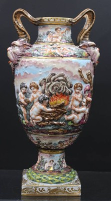 Auktion 352<br>aufwendig reliefierte Vase, Italien, Capodimonte, H-32cm [1]