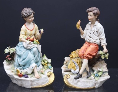 Auktion 352<br>2x div. Figuren, Capodimonte, Italien, jeweils mit div. Bestossungen, ca. H-16,5cm [1]