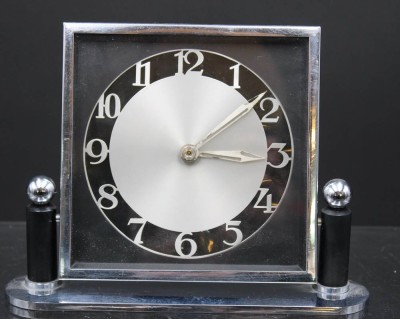 Auktion 352<br>Art-Déco Tischuhr, Werk erneuert, ca. H-13,5cm B-18cm [1]