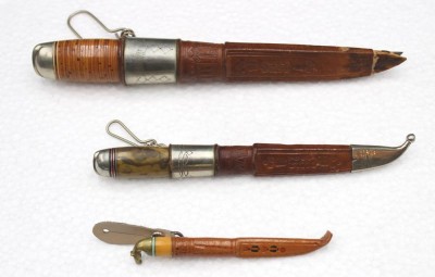 Auktion 352<br>3x  finnische Jagdmesser, undeutl.gemarkt, je in Lederscheide, älter, ca. L-9cm bis 19,5cm [1]