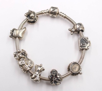 Auktion 352<br>Pandora-Armband mit  8 Charms, 925er Silber, zus. 50,5gr., L-ca. 18cm [1]