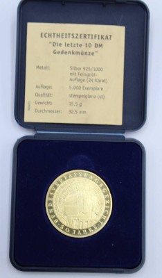 Auktion 352<br>Die letzte 10  DM Gedenkmünze, 925er Silber 24 ct vergoldet, in Etui, 15,5gr., 3,2cm [1]