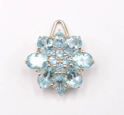 Auktion 352<br>Anhänger in Blütenform, Silber (gepr.), hellblaue Steine, 7,3gr., D-3cm [1]