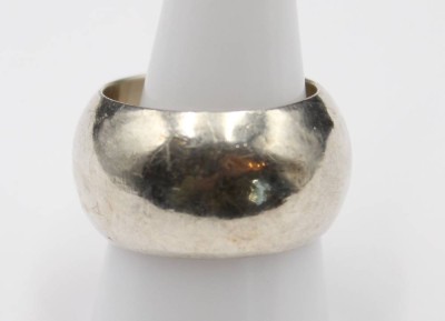 Auktion 352<br>breiter 925er Silber-Ring, 7,1gr., RG 62, Breite 1,5cm [1]