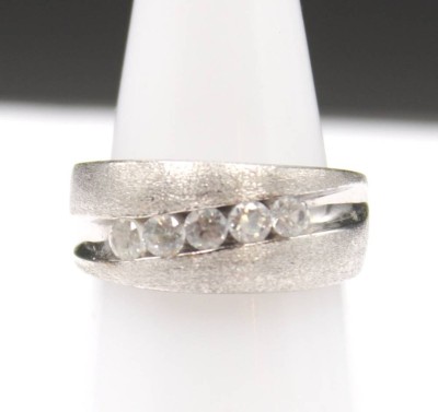 Auktion 352<br>moderner 835er Silber-Ring, klare Steine, 5gr., RG 56 [1]