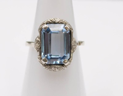 Auktion 352<br>Art-Déco Silber-Ring, 835er, hellblauer Stein, Schiene gebrochen,  3,8gr [1]