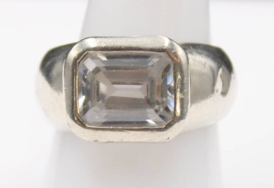 Auktion 352<br>925er Silber-Ring,  klarer facett. Stein, 9,7gr., RG 62 [1]