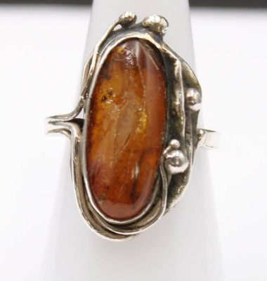 Auktion 352<br>800er Silber-Ring mit Bernstein, (leicht beschädigt?) älter, 5,3gr., RG 58 [1]