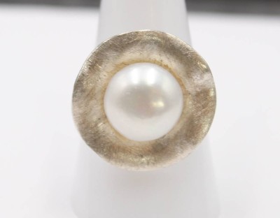 Auktion 352<br>925er Silber-Ring mit Perle, 7,8gr. RG 59 [1]