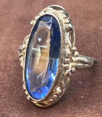 Auktion 352<br>Silberring mit hellblauen Stein, RG 49, 4,4 gr. [1]