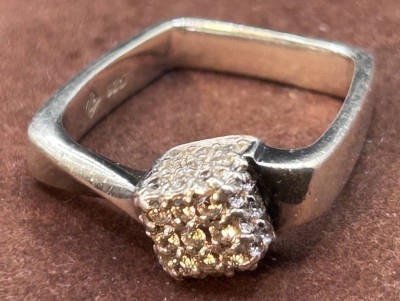 Auktion 352<br>eckiger Silberring mit klaren Steinen, RG 56, 7,5 gr [1]