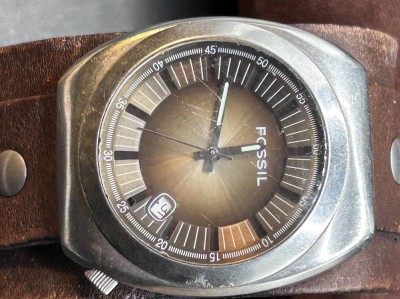 Auktion 371<br>Fossil Quartz HAU mit breiten Leder-Manchettenband, leichte Tragespuren, Werk nicht geprüft, D-4 cm [1]