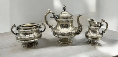 Auktion 357<br>Tee-Kern, Silber-800-, Wilkens,  Kannenhöhe 17 cm, ca. 860 gr. [1]