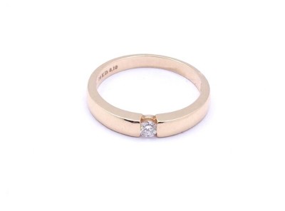 Auktion 353<br>585 Goldring, Roségold, mit Brillant 0,10ct., gestempelt 