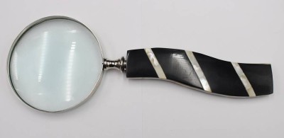 Auktion 353<br>gr. Hand-Lupe, Griff mit Perlmutteinlagen, älter, Glas leicht lose, Gebrauchsspuren, L-28cm [1]