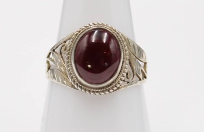 Auktion 353<br>925er Silber-Ring, rot/brauner Cabochon, 4gr., RG 58 [1]