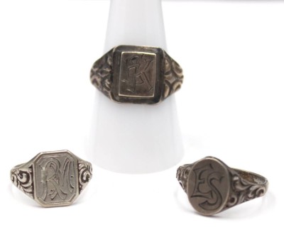Auktion 353<br>3x ältere Silber-Ringe mit Ziermonogrammen, zus. 12,1cm, ca. RG 56-61 [1]