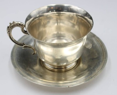 Auktion 353<br>gr. Schokoladentasse oder ähnliches mit U.T., plated, H-ca. 9,5 cm [1]